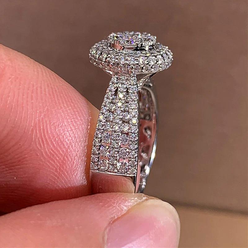 Huitan Bow Shaped Finger Ring for Women Inlaid AAA Dazzling CZ Stone Luxury Silver Color Weddings Bands Engagement Rings Jewelry