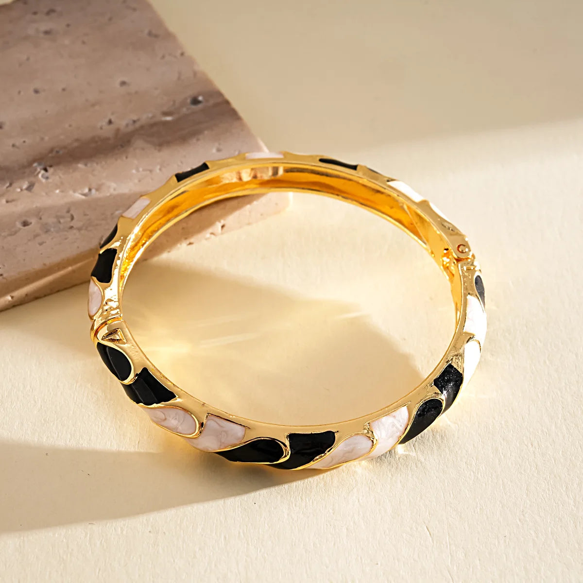 KMVEXO Elegant Irregular Enamel Dropped Glaze Open Bangles for Woman Bohemia Trend Metal Bracelet Vintage Jewelry Gift