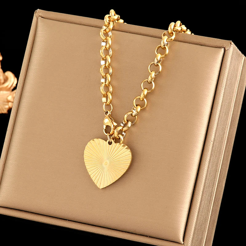 EILIECK 316L Stainless Steel Creative Sparkling Black Heart Pendant Necklace For Women Fashion Neck Chain Waterproof Jewelry