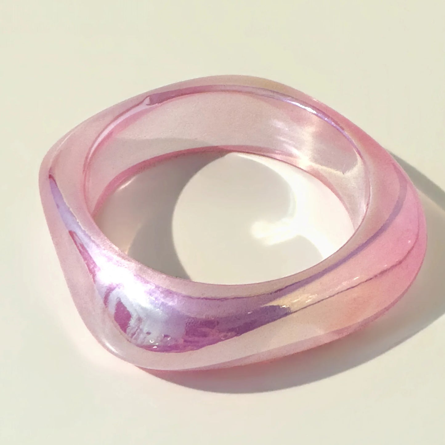KMVEXO Geometric Irregular Pink Twisted Resin Bangles for Women Girl Party Jewelry 2026 Summer Vacation Decoration Bracelet 