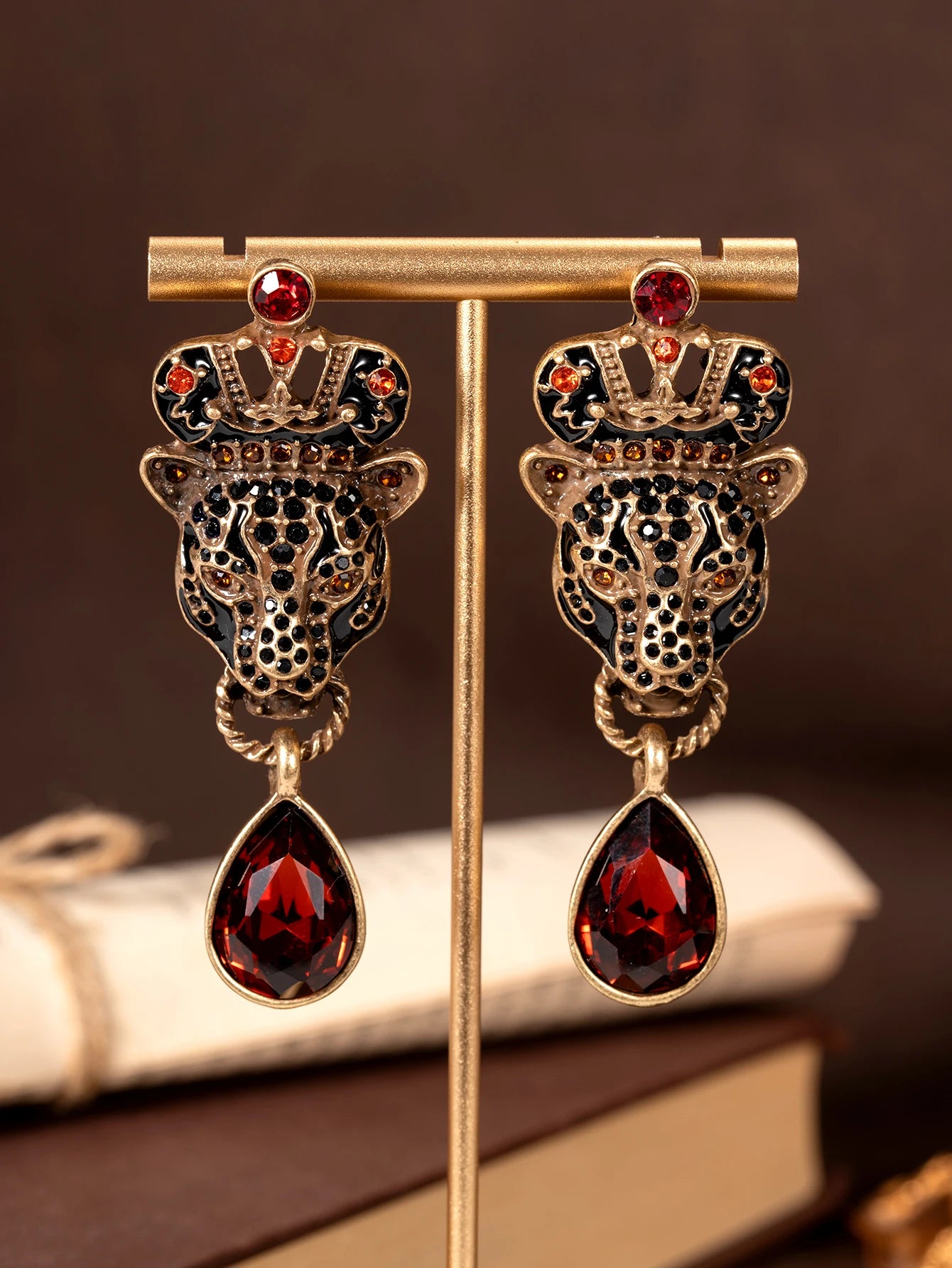 1 Pair of Vintage Retro Palace-Style Leopard Head Red and Blue Rhinestone Pendant Earrings, Niche Style, Suitable for Women's Daily Wear, Parties, and as a Gift