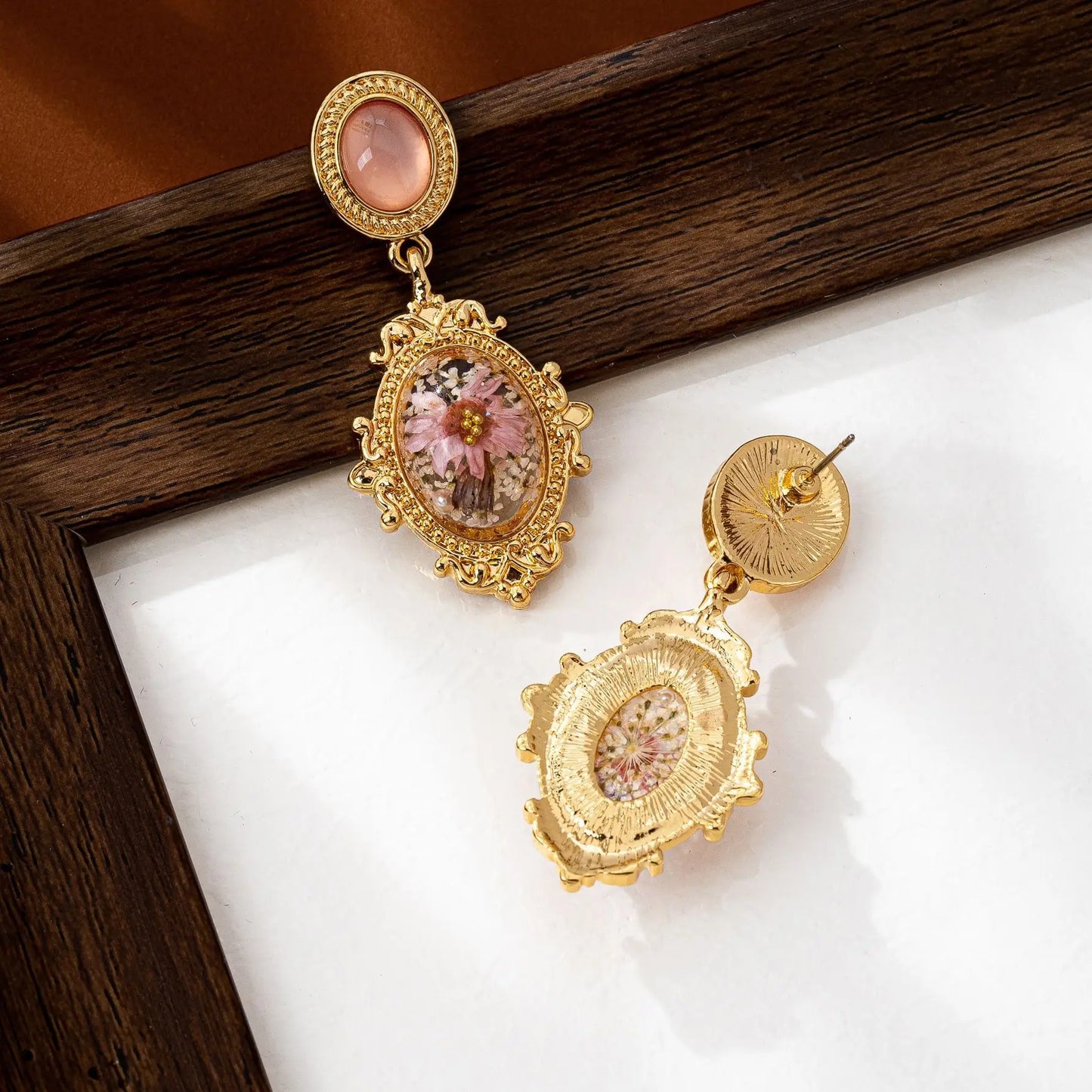 Middle French retro court style gold dried petal earrings for women with a light luxury temperament and autumn and winter atmosp