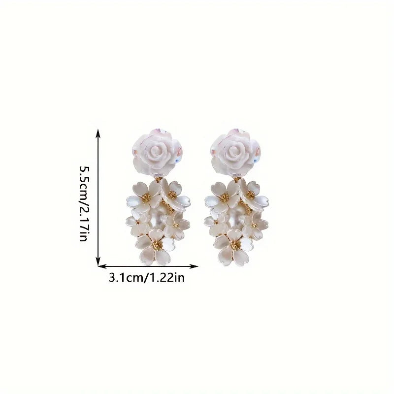Fashion White Shell Flower Pearl Hoop Earring for Women Korean Elegant Delicate Temperament Earrings Jewelry Holiday Accessories