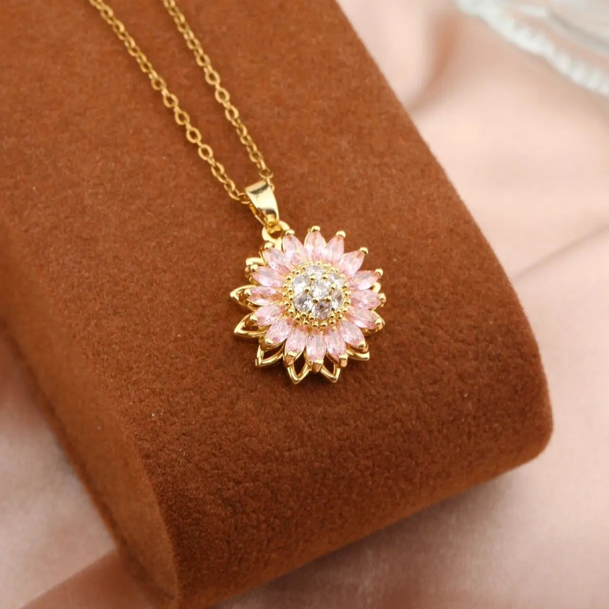 Light Luxury Rotatable Sunflower Necklace with Stylish Design, Simple and Trendy Sunflower Micro Inlaid Zircon Titanium Steel Ch
