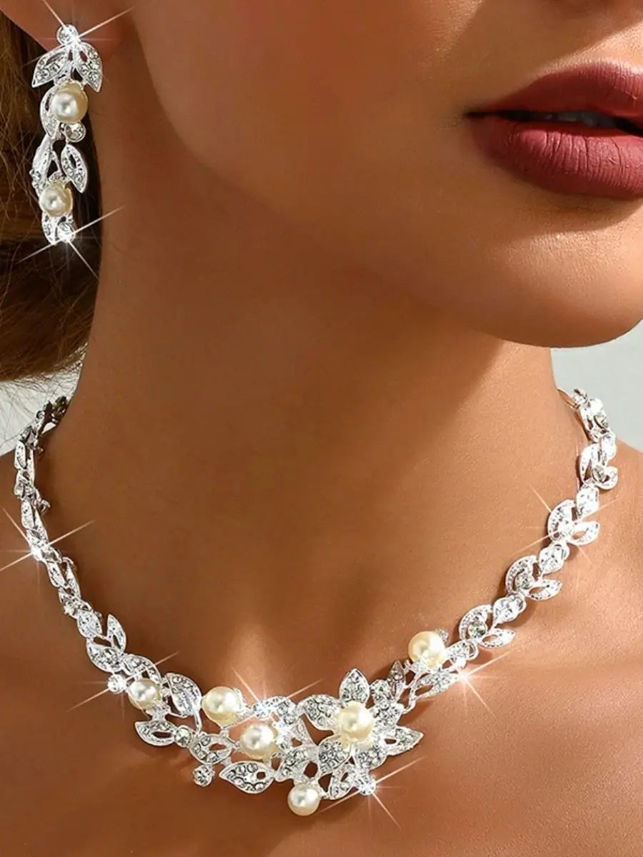 Rich Heiress Feeling Pearl Alloy Necklace Earring Set Suitable for Holiday Parties, Dates, Travel and Versatile Occasions