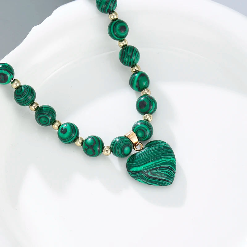 Green Heart Stone Pendant Necklace Natural Stone Beaded Chain Choker Necklaces Fashion Jewelry for Women Daily Party Wear Gifts