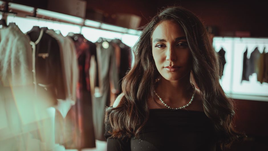 How to Choose Jewelry for Different Necklines