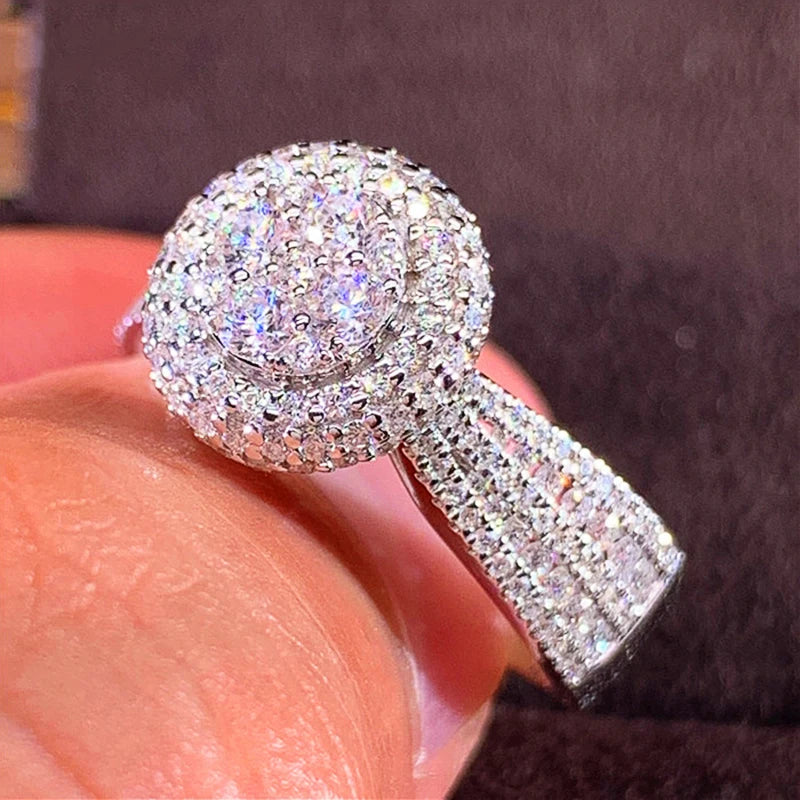 Huitan Bow Shaped Finger Ring for Women Inlaid AAA Dazzling CZ Stone Luxury Silver Color Weddings Bands Engagement Rings Jewelry
