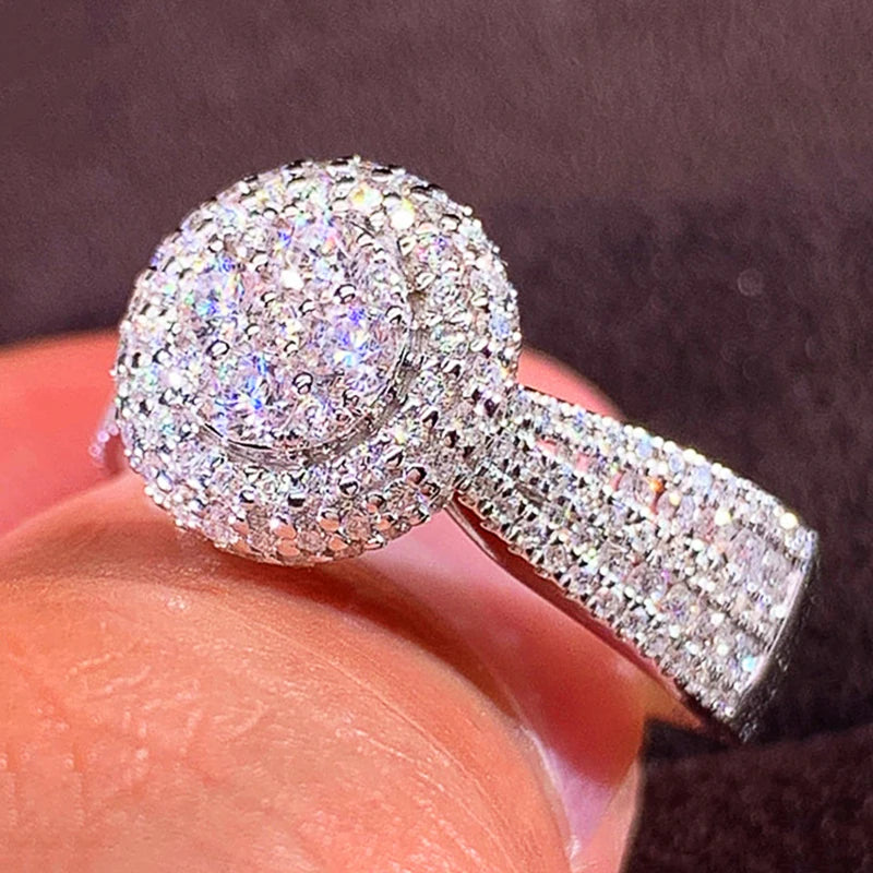Huitan Bow Shaped Finger Ring for Women Inlaid AAA Dazzling CZ Stone Luxury Silver Color Weddings Bands Engagement Rings Jewelry
