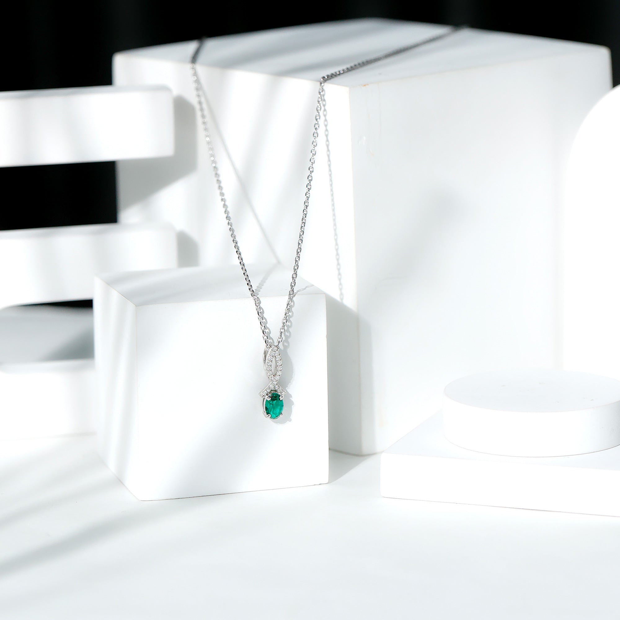 0.85 Carat Oval Lab Created Emerald Minimal Necklace with Chain