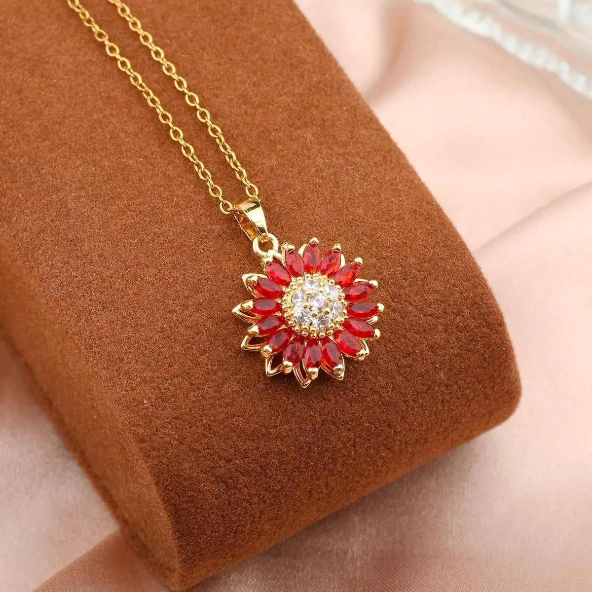 Light Luxury Rotatable Sunflower Necklace with Stylish Design, Simple and Trendy Sunflower Micro Inlaid Zircon Titanium Steel Ch