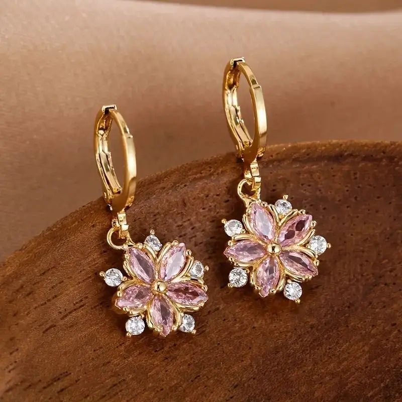 A Pair of Exquisite and Compact Lucky Grass Fashionable Flower Zircon Women Earrings with High-End Temperament New Accessories