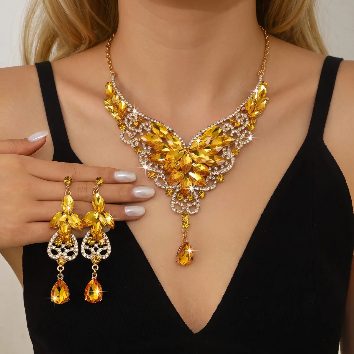 Yellow atmospheric V-shaped necklace earrings, ladies' red carpet runway dress accessories, holiday banquet gift jewelry