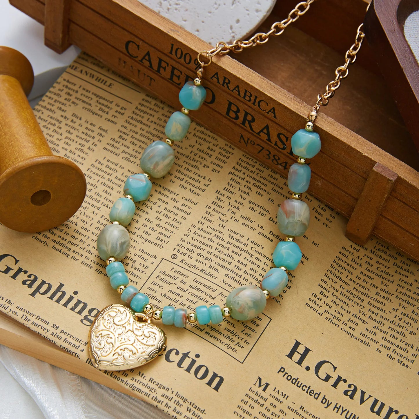 Colorful Irregular Resin Beaded Heart Pendant Necklace for Women Bohemia Brown Round Adjustable Choker Party Jewelry Gifts