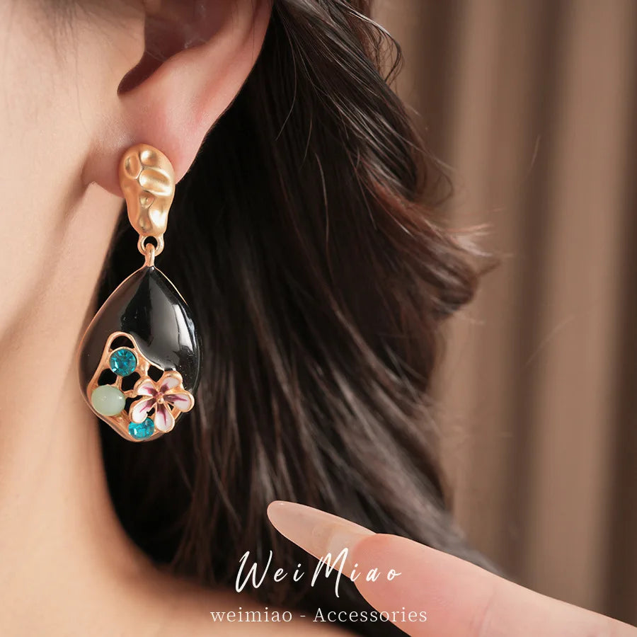 Vintage Rhinestone Enamel Flower Long Earrings Retro Style Light Luxury High Grade Exquisite Elegant Ear Jewelry for Women