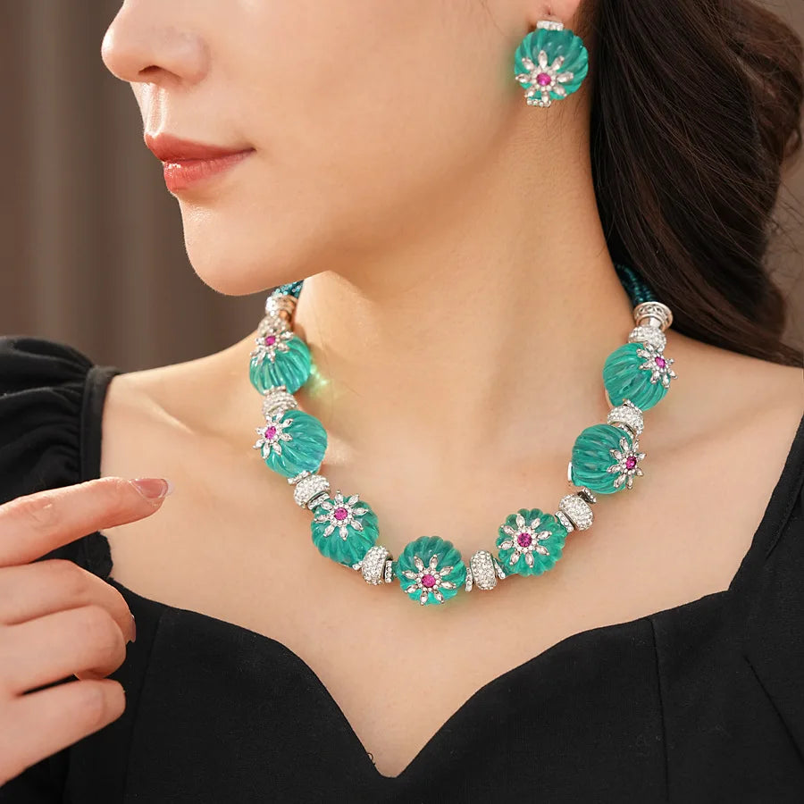 Mediaeval Style Flower Round Resin Stud Earrings Fashionable Elegant Inlaid Rhinestone Necklace Woman Anniversary Jewelry N