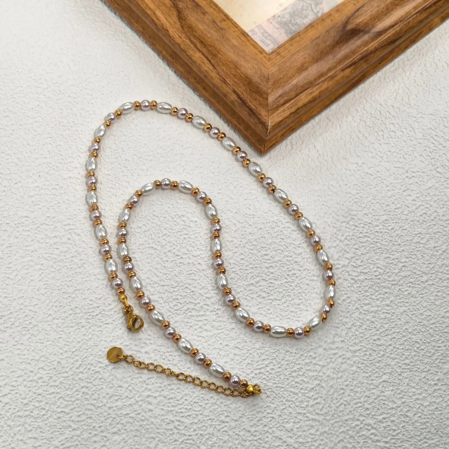 Original pink natural round stone bead necklace, fashionable and high-end, colorful double-layer stacked bead collarbone chain g