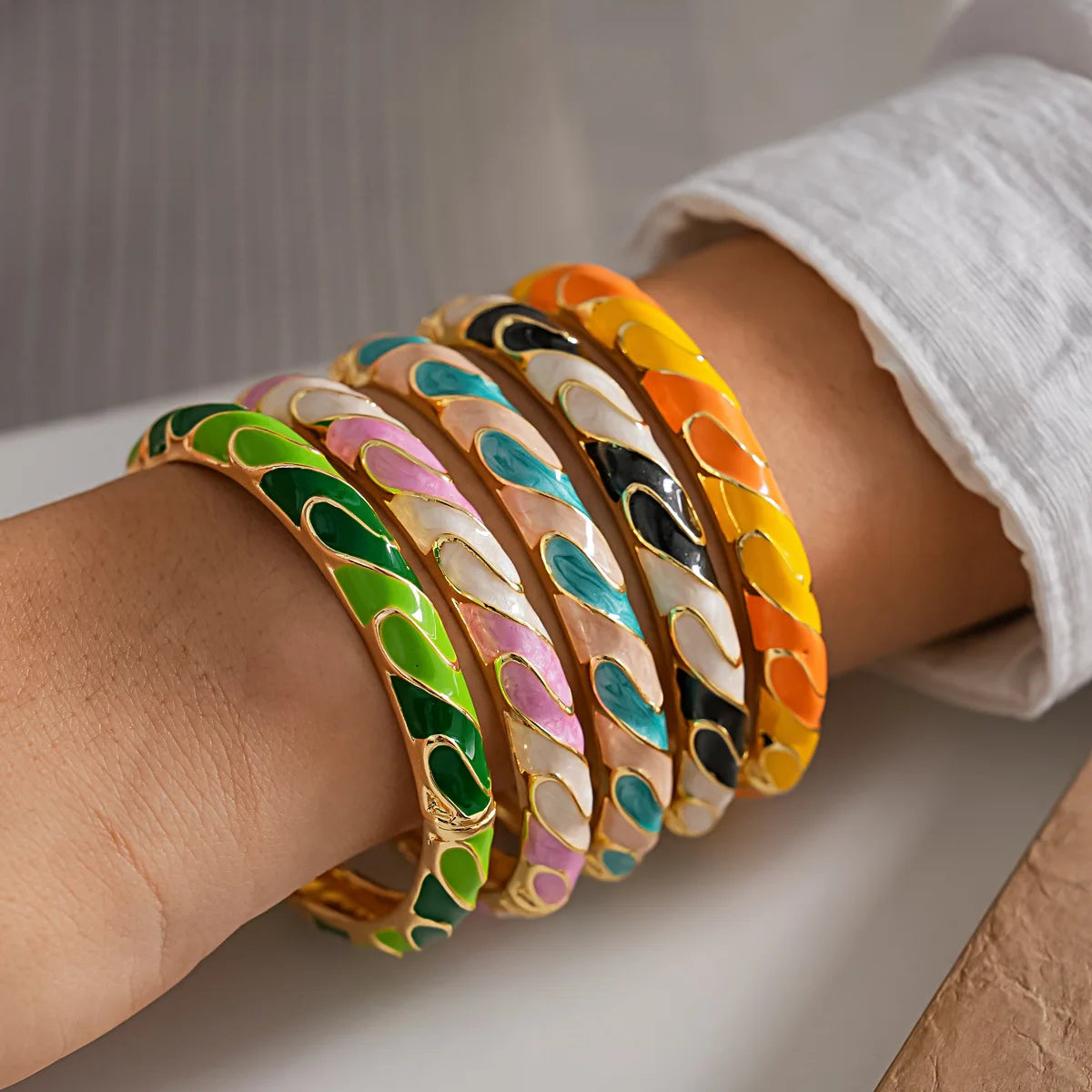 KMVEXO Elegant Irregular Enamel Dropped Glaze Open Bangles for Woman Bohemia Trend Metal Bracelet Vintage Jewelry Gift