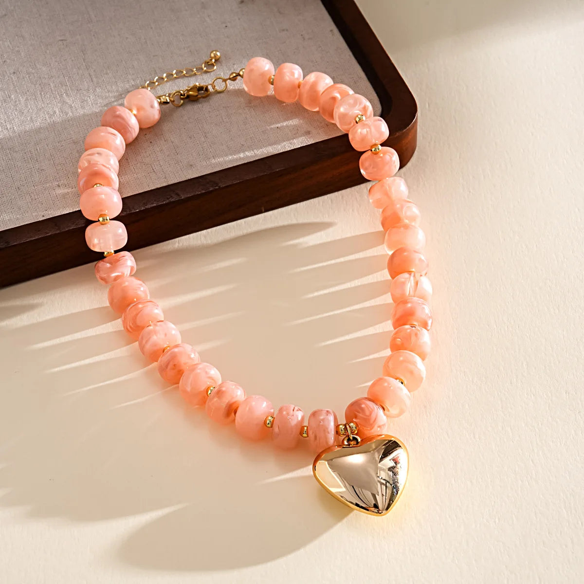 KMVEXO Bohemia Colorful Resin Beaded Heart Pendant Acrylic Necklaces for Women Aesthetic Y2K Fashion Choker Necklace Jewelry ﻿