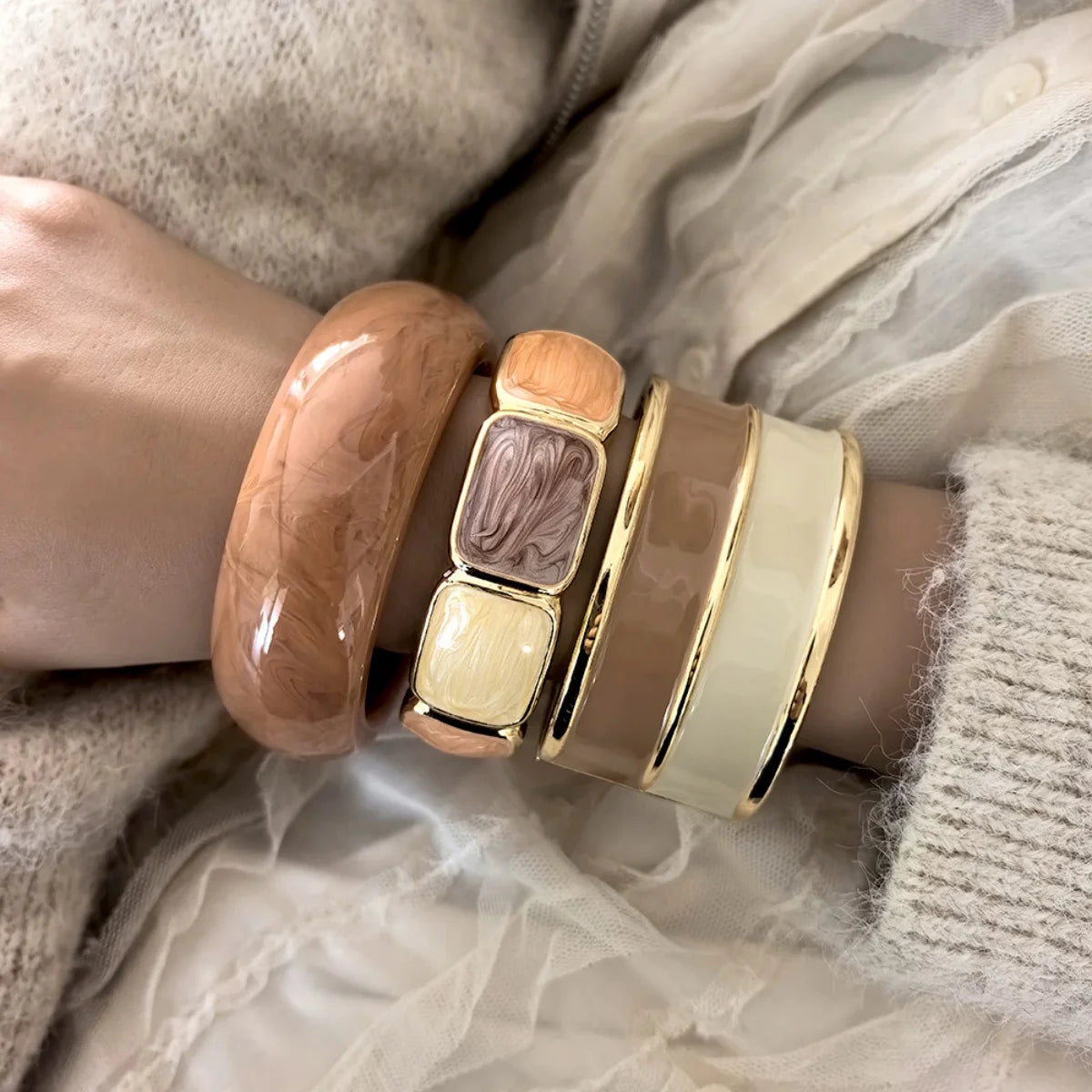 KMVEXO Vintage Punk Enamel Geometry Metal Wide Chunky Cuff Bangles for Women Resin Bracelet Party Jewelry Accessories ﻿
