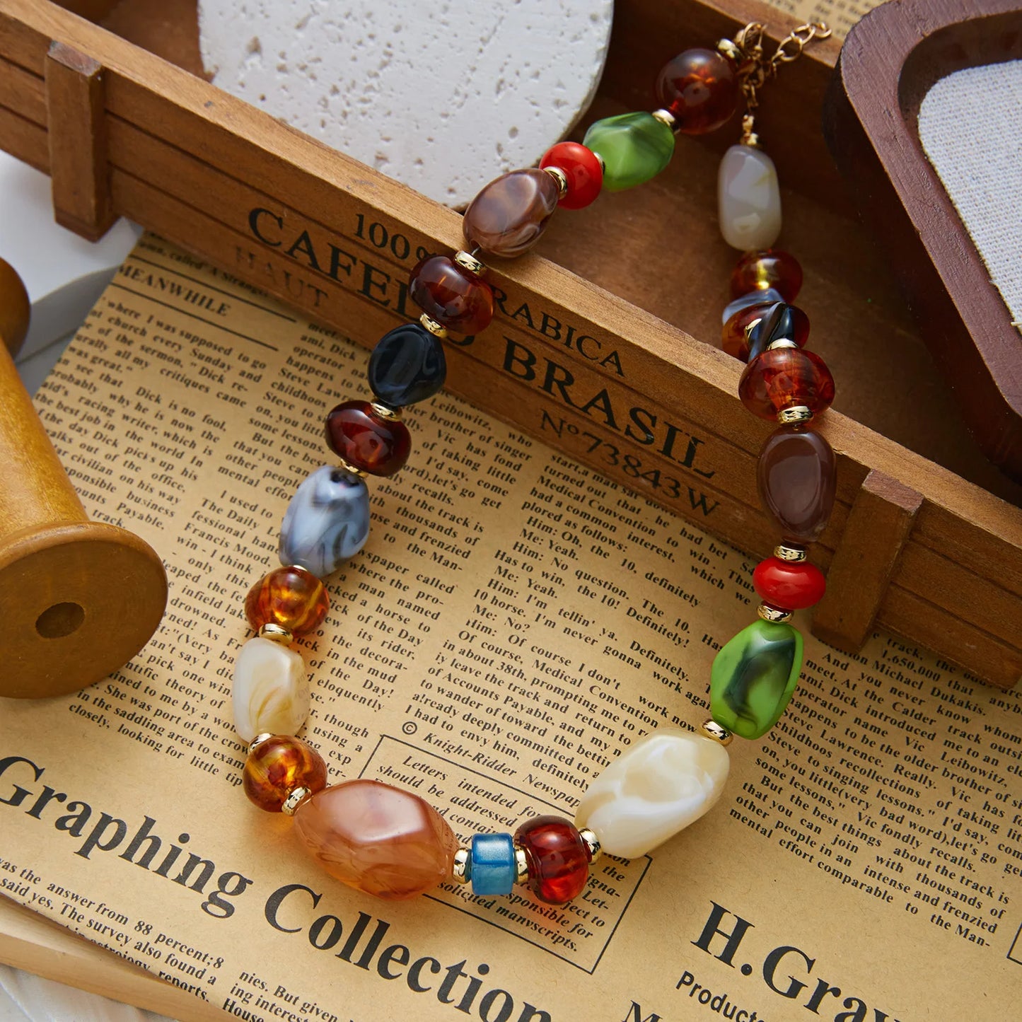 Colorful Irregular Resin Beaded Heart Pendant Necklace for Women Bohemia Brown Round Adjustable Choker Party Jewelry Gifts