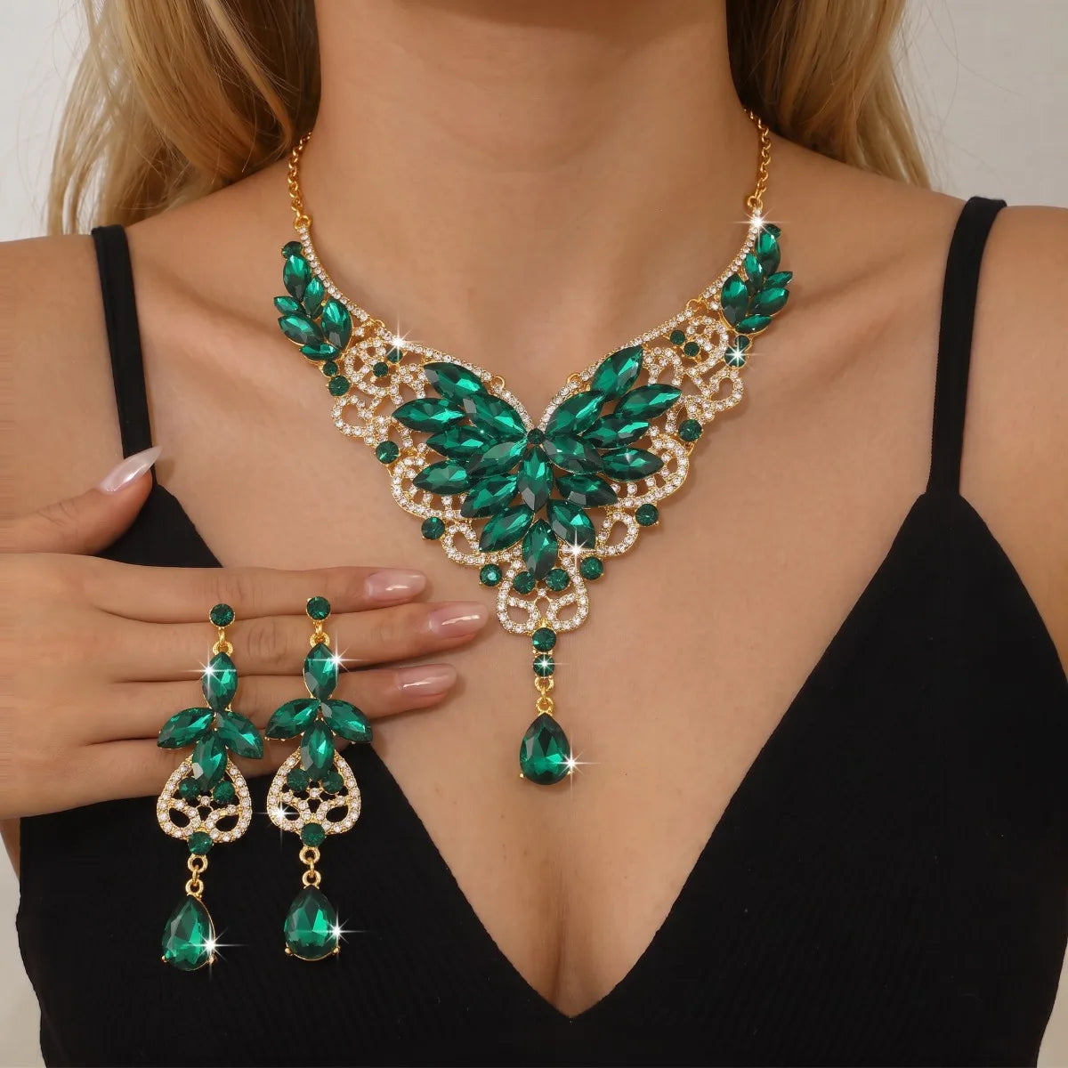Yellow atmospheric V-shaped necklace earrings, ladies' red carpet runway dress accessories, holiday banquet gift jewelry