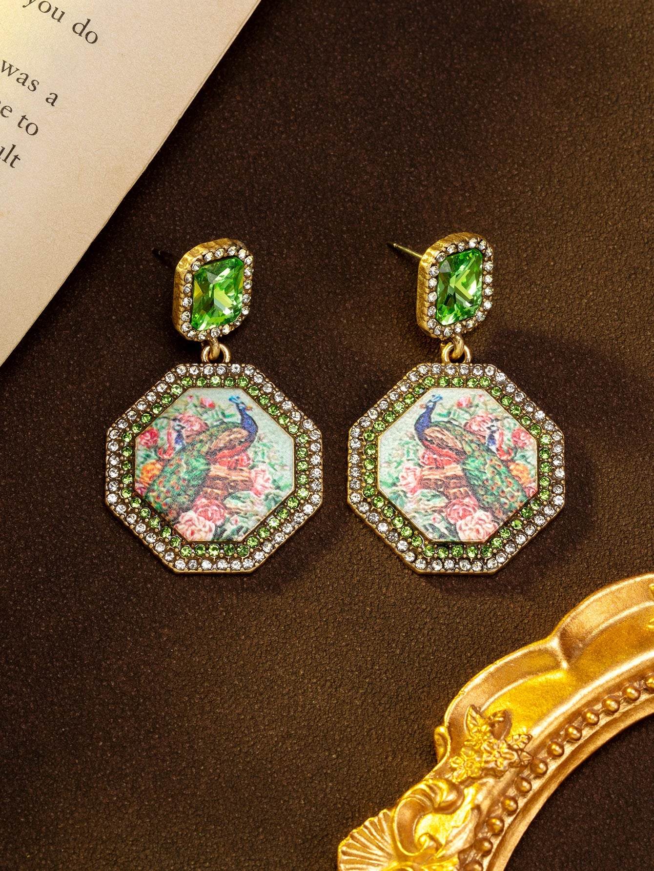1 Pair of Vintage Green Rhinestone-Embellished Retro Octagonal Peacock Print Earrings Suitable for Women to Wear Daily, Attend Parties, or as a Gift