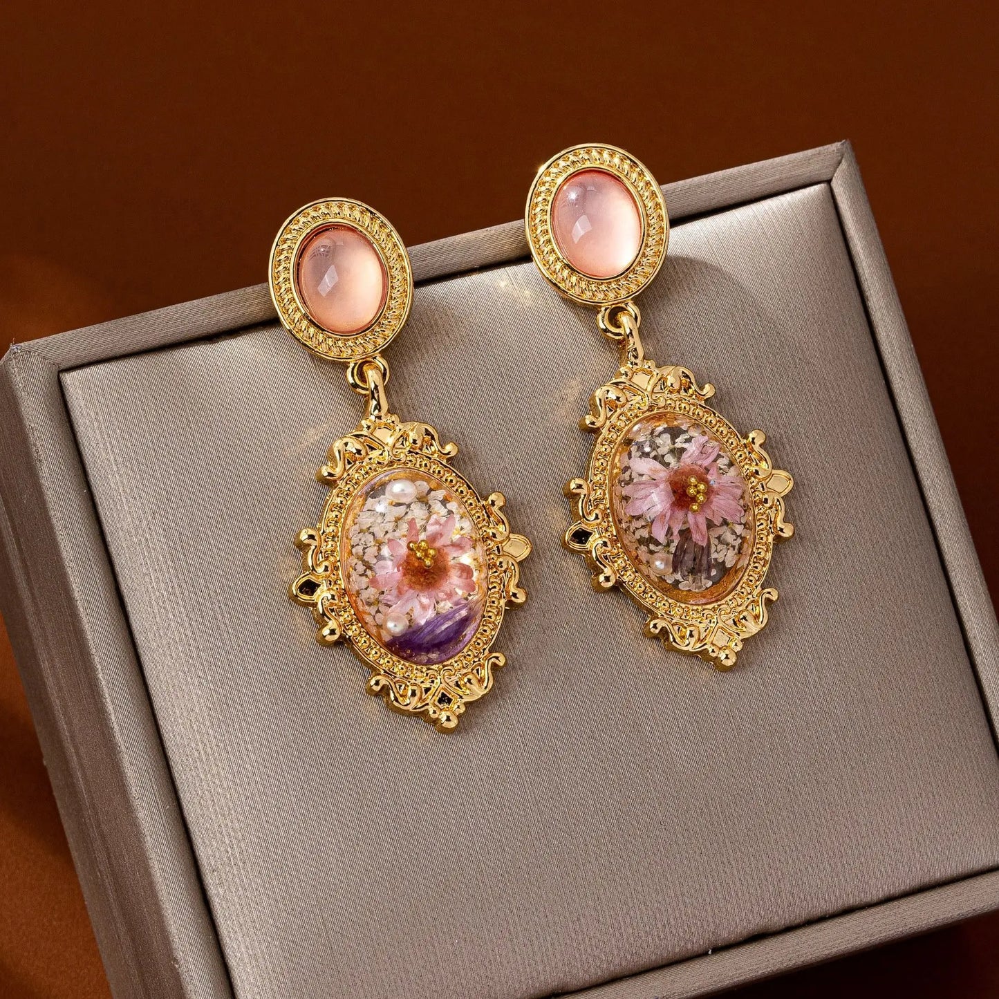 Middle French retro court style gold dried petal earrings for women with a light luxury temperament and autumn and winter atmosp