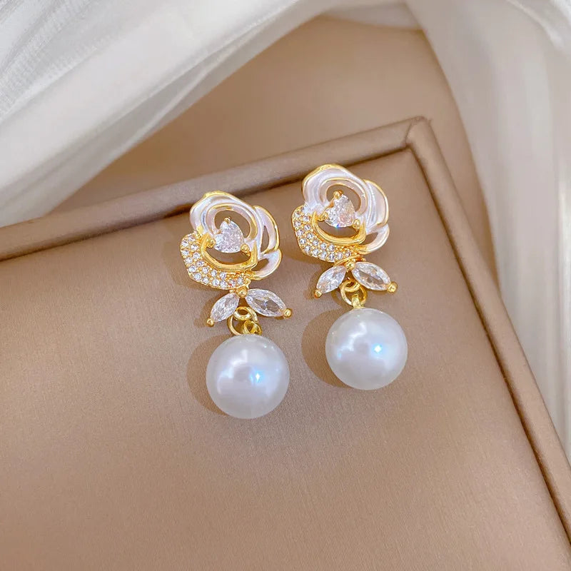 Romantic Shell Flower Pendant Necklace with Imitation Pearl Luxury Trendy Wedding Accessories Gift Aesthetic Jewelry for Women
