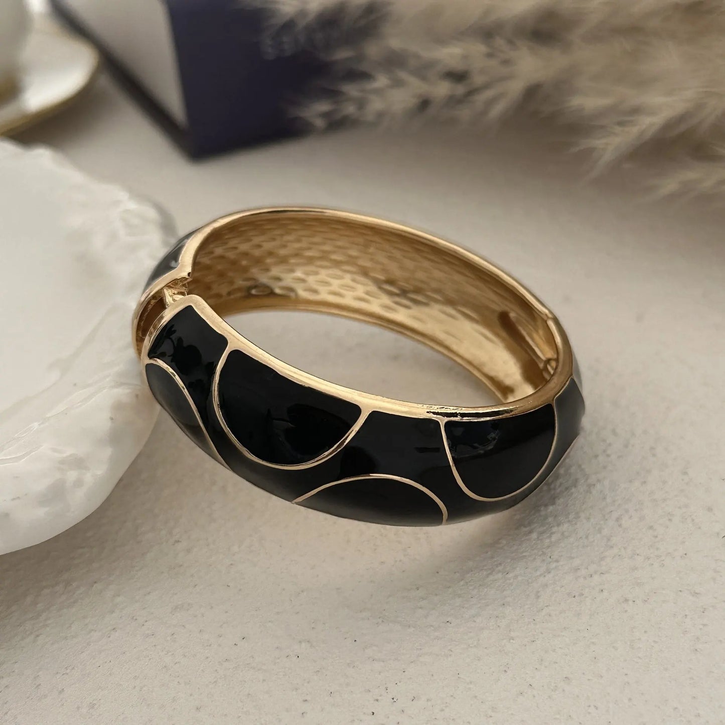KMVEXO Black Imitation Enamel Shape Round Metal Wide Bangles for Women Geometric Irregular Spring Bracelet Pulseras Jewelry
