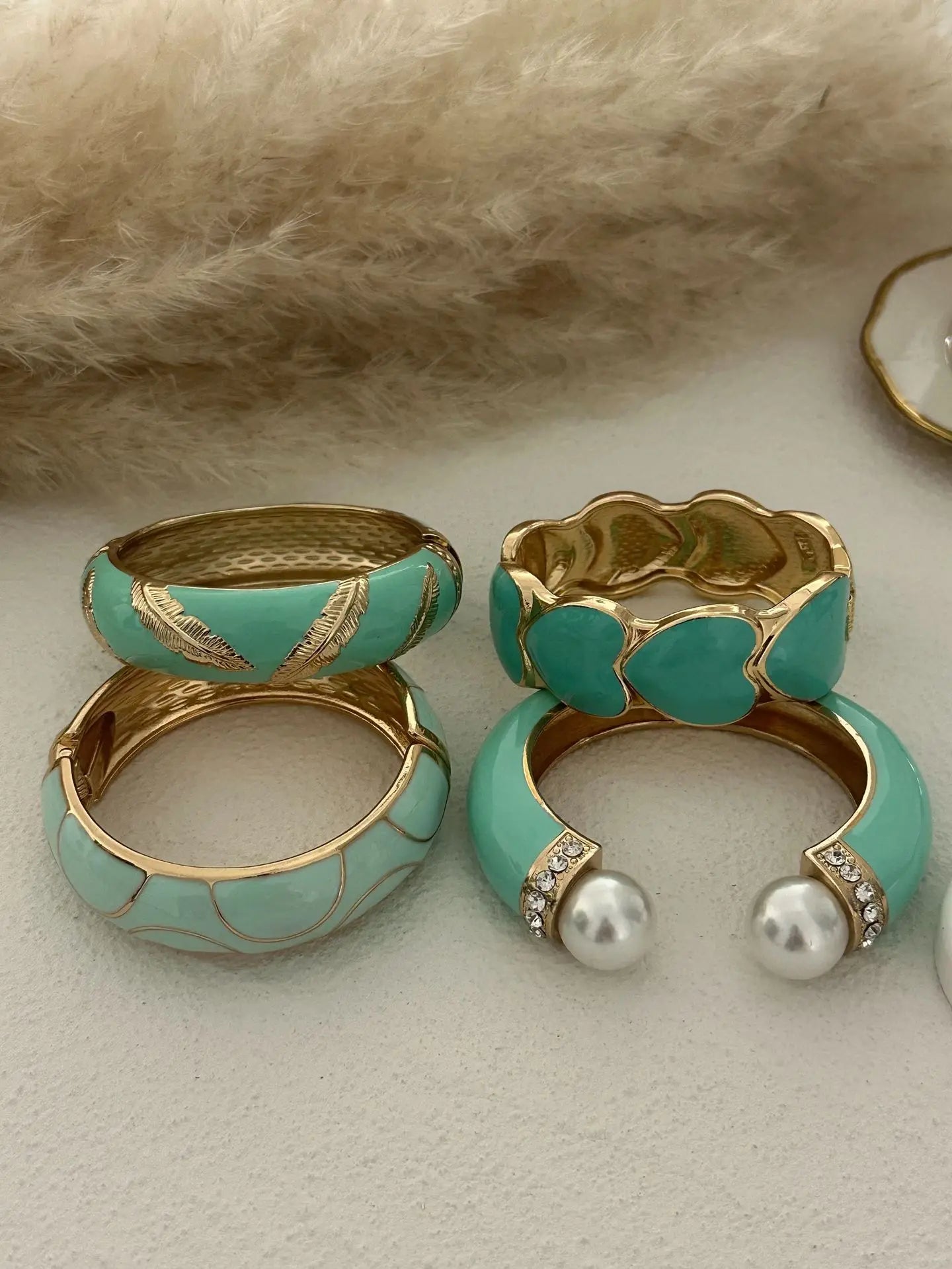 KMVEXO Imitation Enamel Feather Pattern Shape  Metal Wide Bangles for Women Geometric Irregular Spring Pearl Bracelet Jewelry
