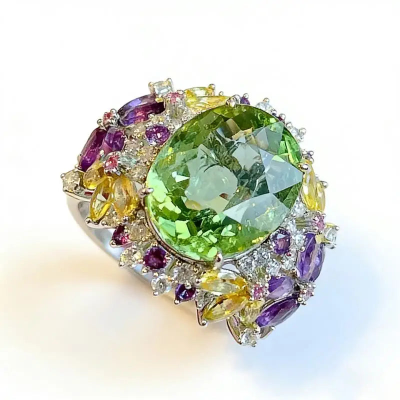 Huitan Colorful Women Ring Gorgeous Inlaid Bright Green Oval CZ Modern Party Wedding Luxury Accessories Noble Fashion Jewelry