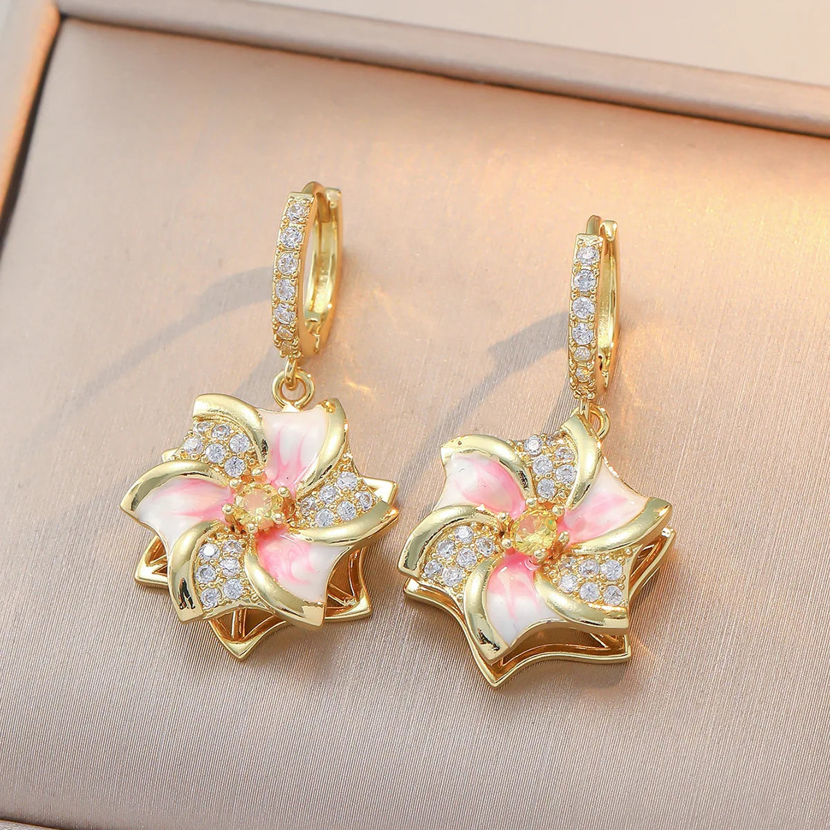 Rotatable Flower Cubic Zircon necklace, light luxury and high-end slightly Stainless Steel clavicle chain Relief jewelry