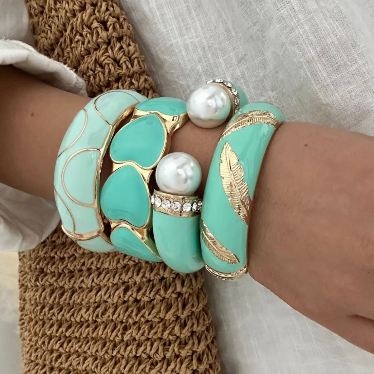 KMVEXO Imitation Enamel Feather Pattern Shape  Metal Wide Bangles for Women Geometric Irregular Spring Pearl Bracelet Jewelry