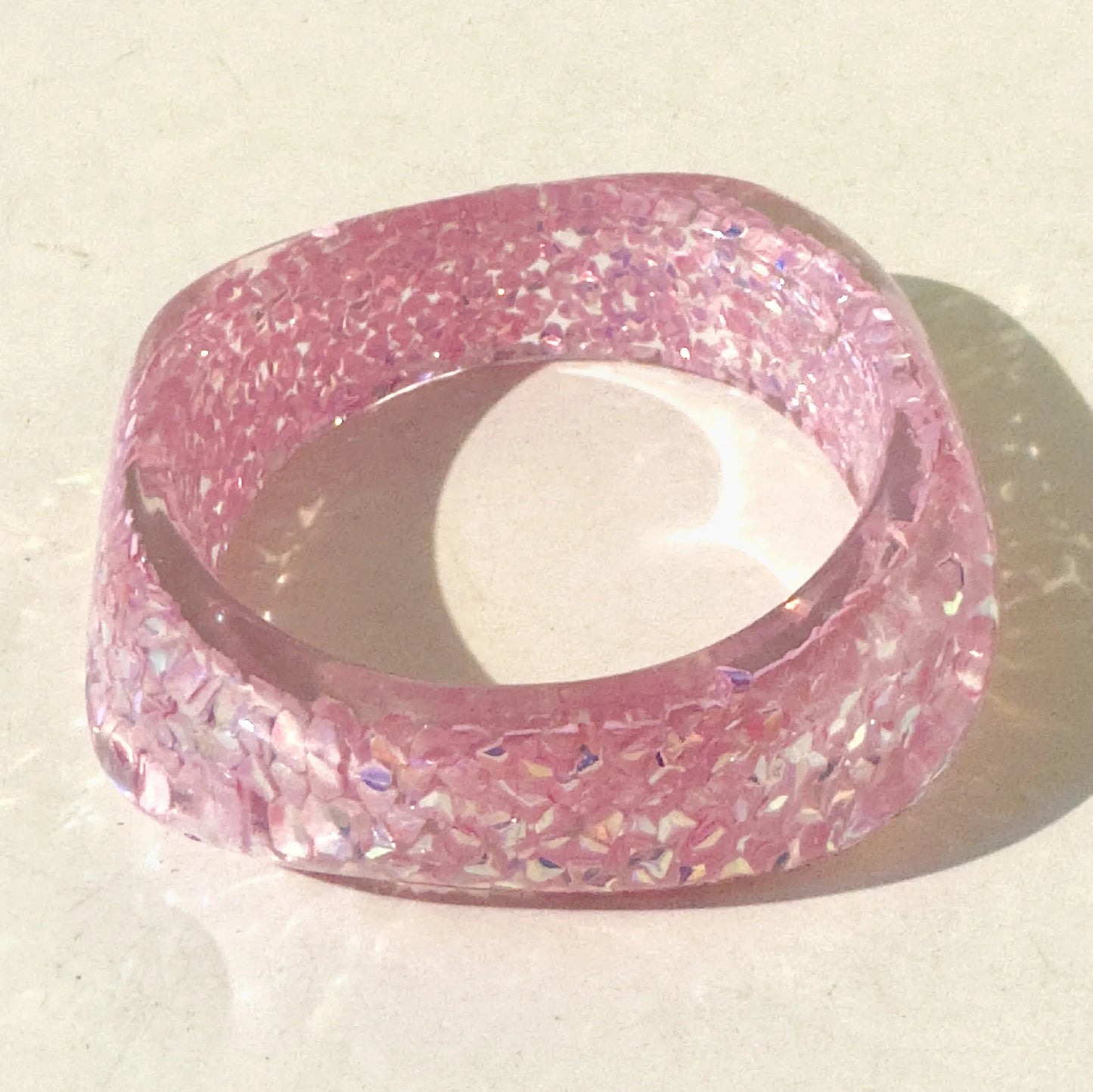 KMVEXO Geometric Irregular Pink Twisted Resin Bangles for Women Girl Party Jewelry 2026 Summer Vacation Decoration Bracelet ﻿