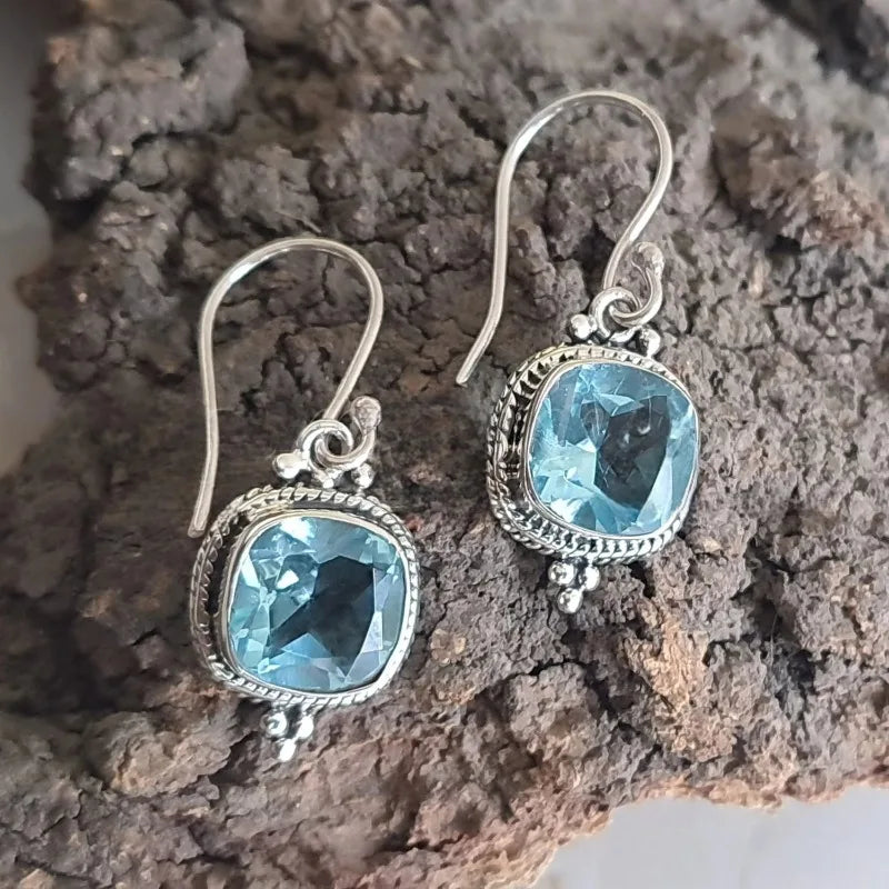 1 Pair of Elegant Retro Earrings Set with Blue Synthetic Zirconia, Suitable for Daily and Party Wear, Versatile Throughout