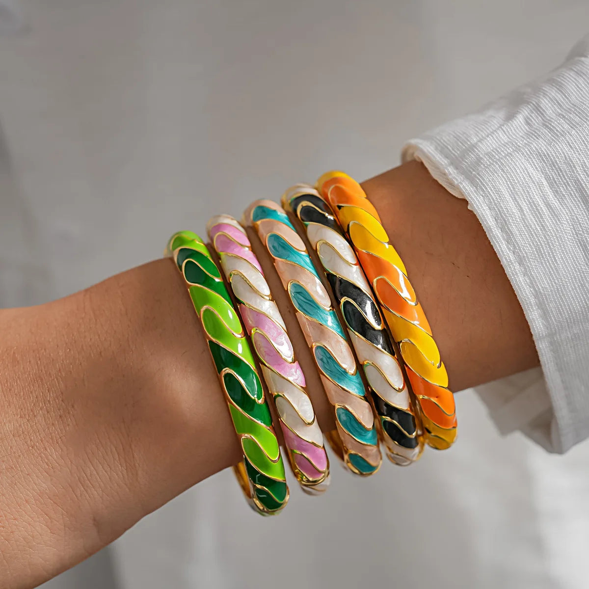 KMVEXO Elegant Irregular Enamel Dropped Glaze Open Bangles for Woman Bohemia Trend Metal Bracelet Vintage Jewelry Gift