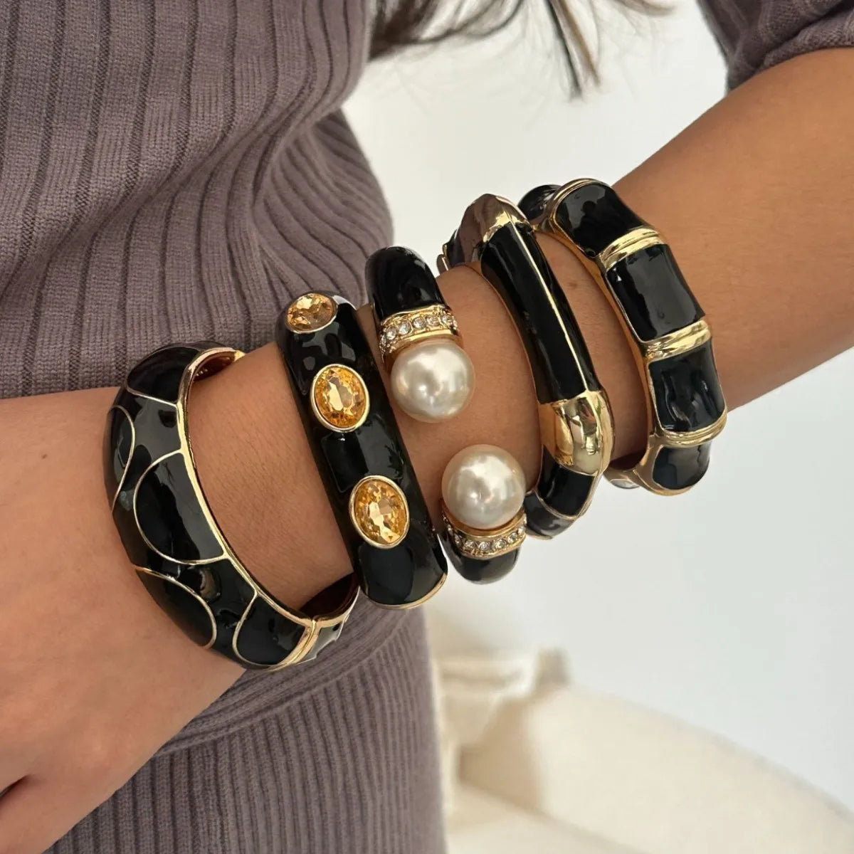KMVEXO Black Imitation Enamel Shape Round Metal Wide Bangles for Women Geometric Irregular Spring Bracelet Pulseras Jewelry