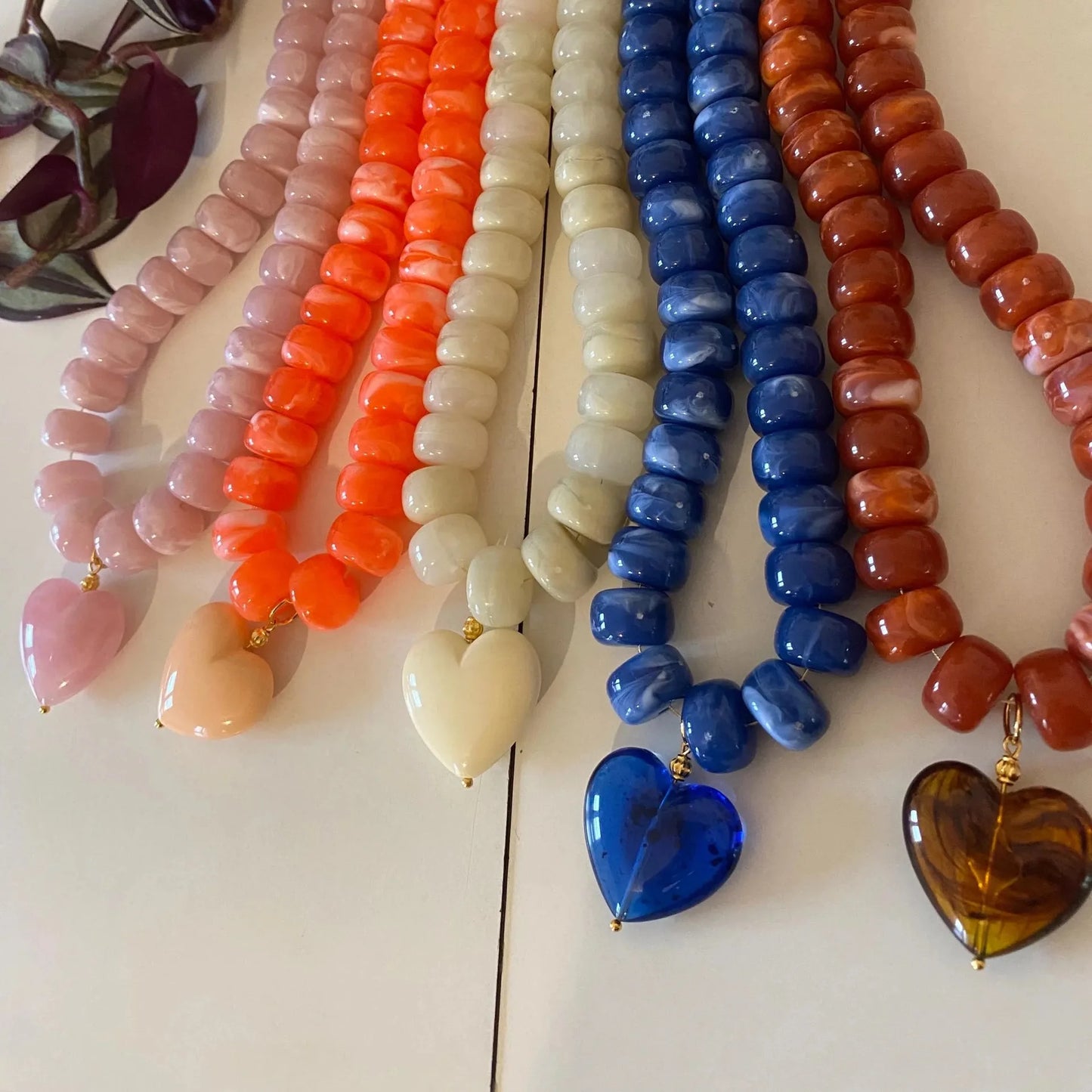 2026 European and American niche heart resin necklace handmade beaded fashion classic barrel bead DIY clavicle chain gift