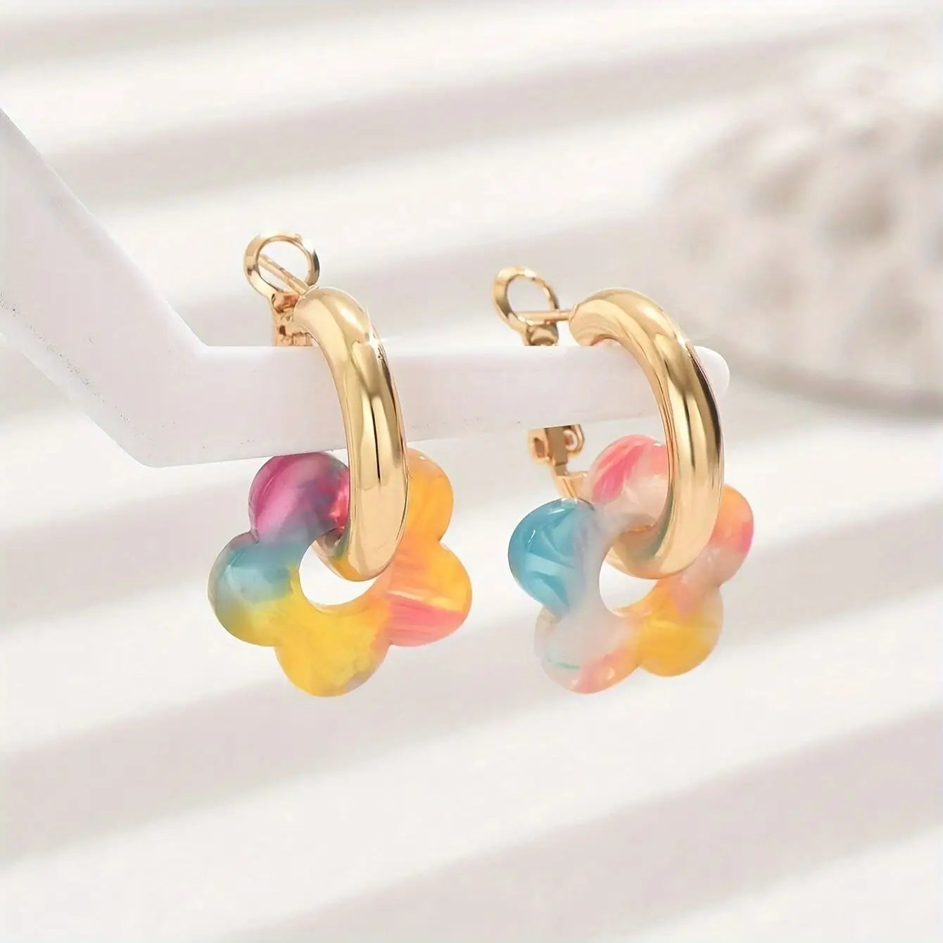 Acrylic Gradient Dopamine Flower Earrings, Female Niche Design, Light Luxury Temperament, Elegant and Versatile Earrings