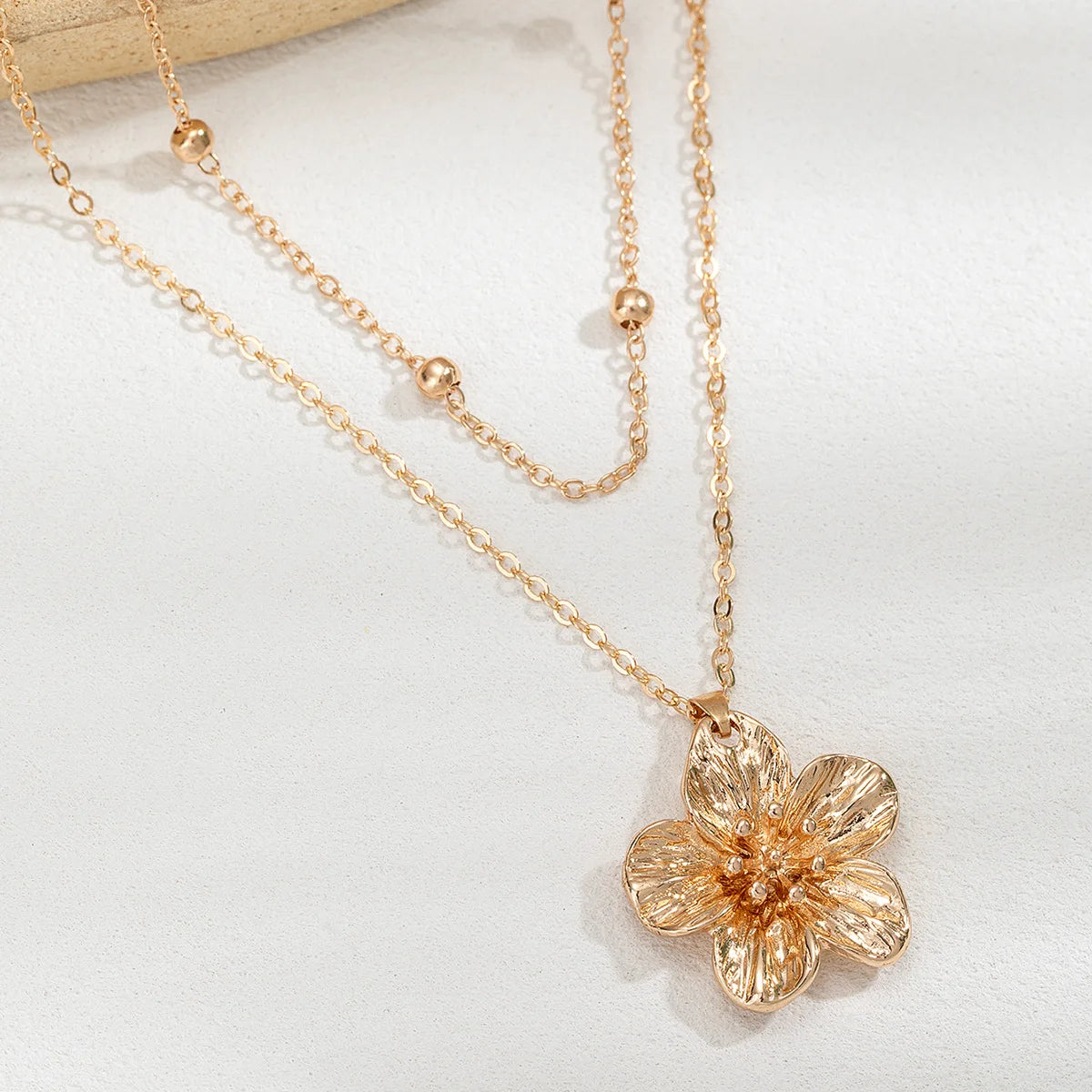 Minimalist Hammered Floral Pendant Necklace for Women Gold Plated Dainty Choker Office Everyday Wear Elegant Luxury Fashion Jewe