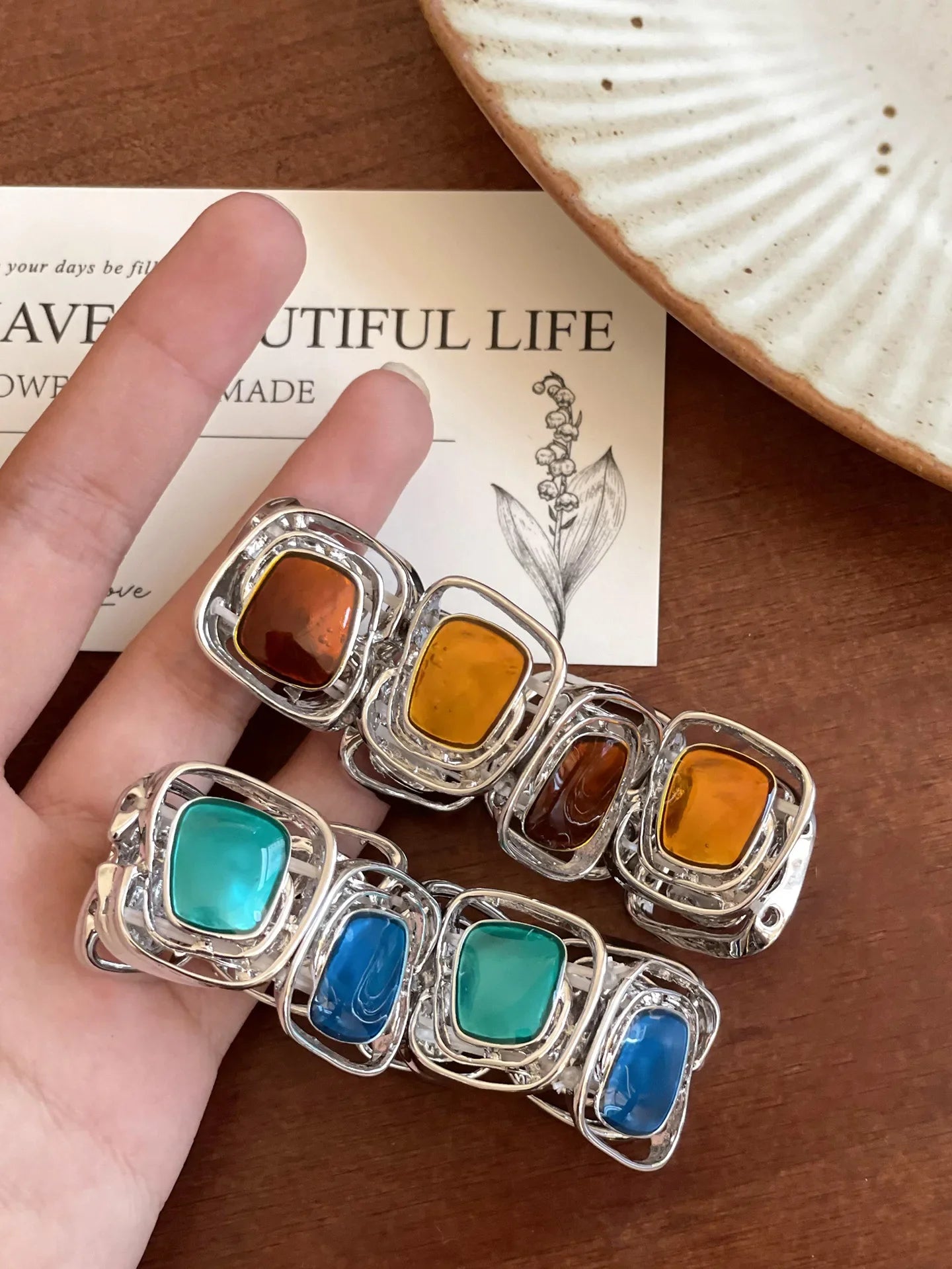 Oil-dropped Hollow Geometric Elastic Bracelets for Woemn 2025  New in Retro Light Luxury Bracelet Design Unique Hand Jewelry