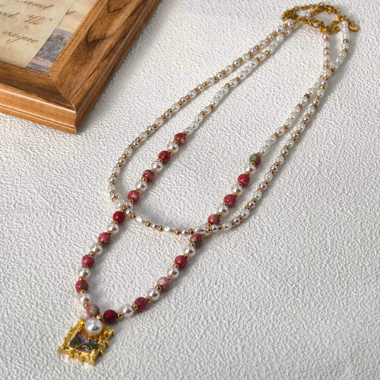 Original pink natural round stone bead necklace, fashionable and high-end, colorful double-layer stacked bead collarbone chain g