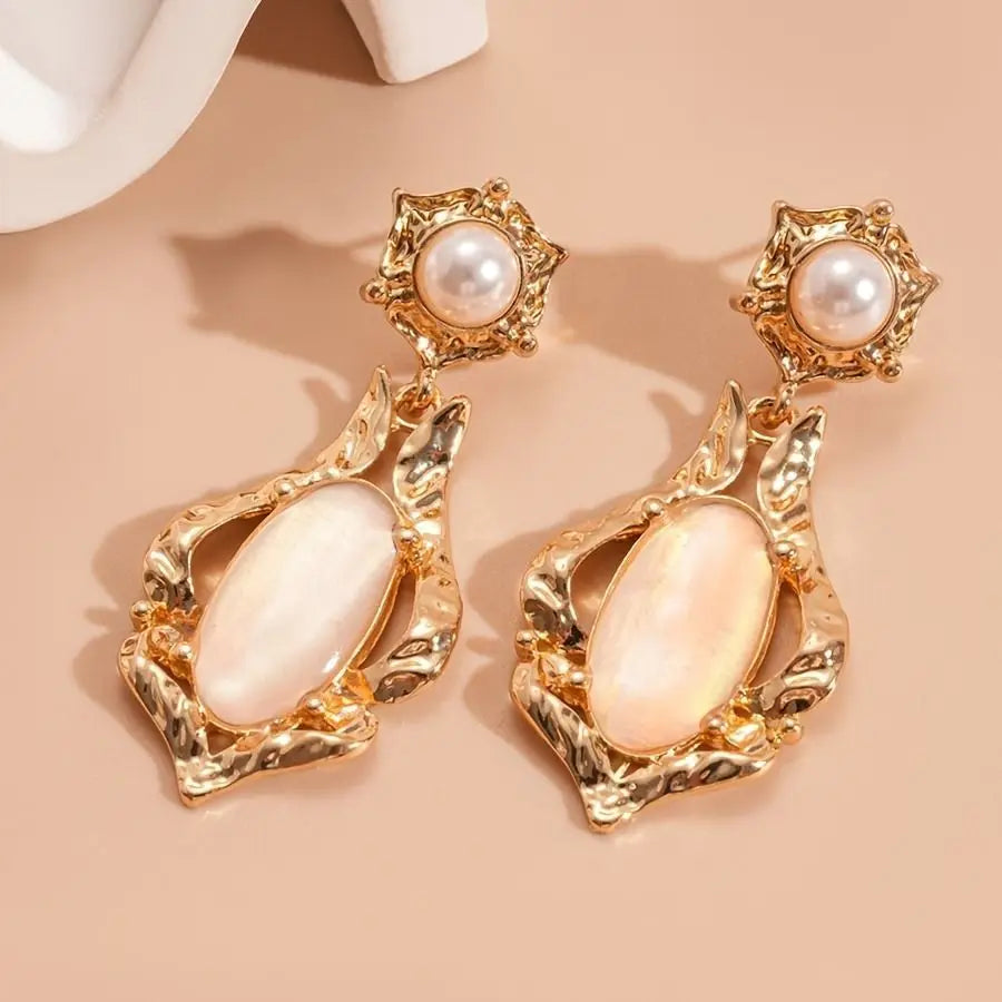 French retro shell gold tassel earrings with exquisite fashion and high-end design, niche palace style unique earrings