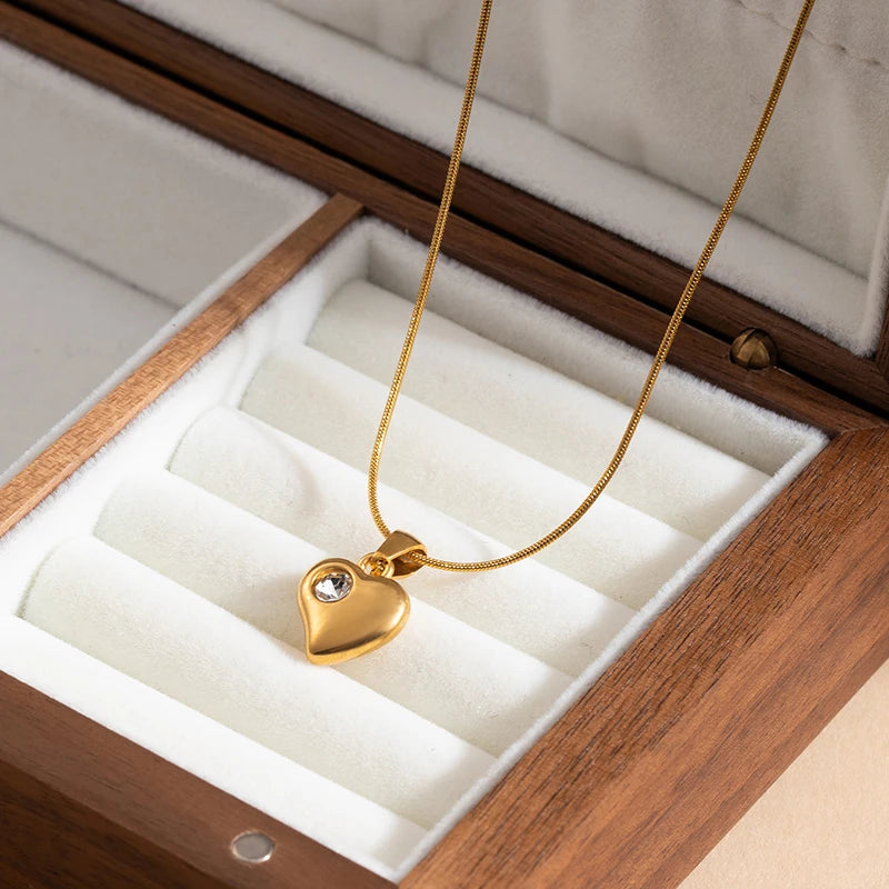 ANENJERY 316L Stainless Steel Heart Inlad Zircon Pendant Necklace For Women Simple Temperament Fashion Jewelry Gifts Wholesale