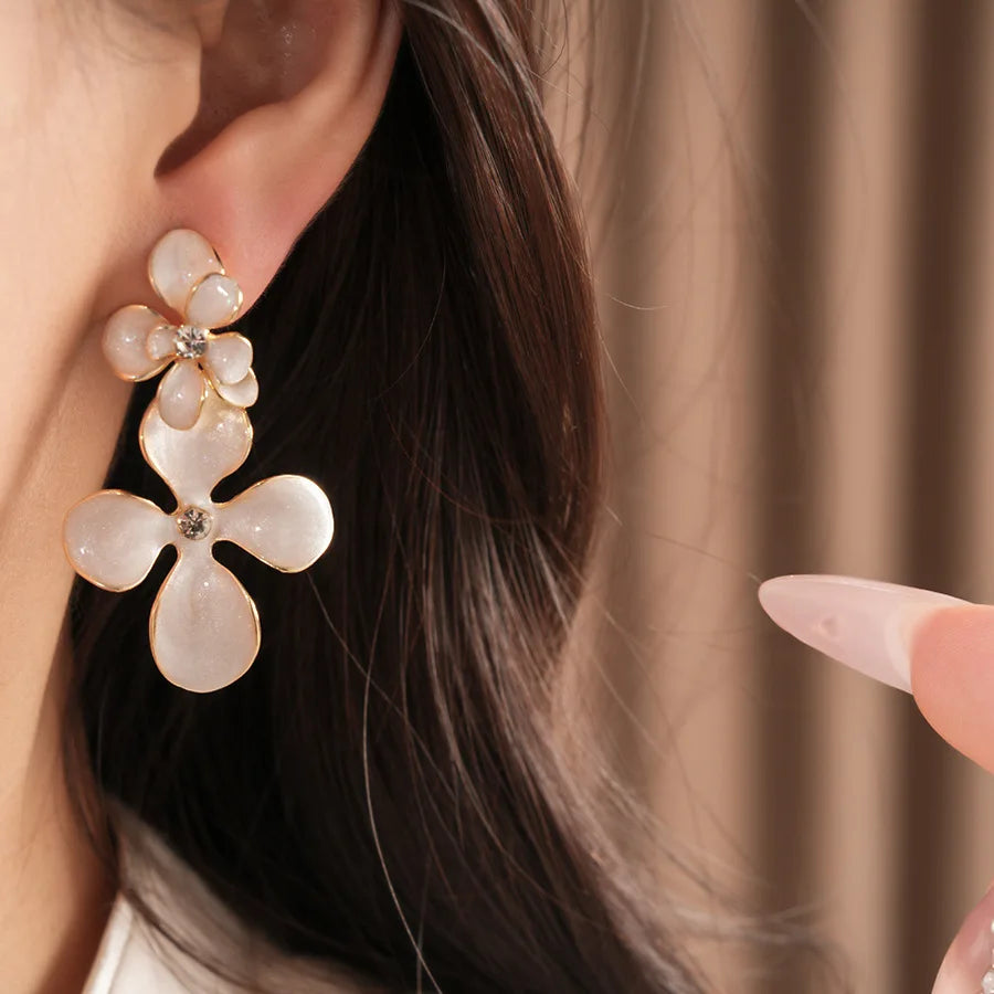 Double Layered Smudging Enamel Flower Drop Earrings for Women Vintage Shiny Rhinestones Dangle Earring Dating Party Jewelry N