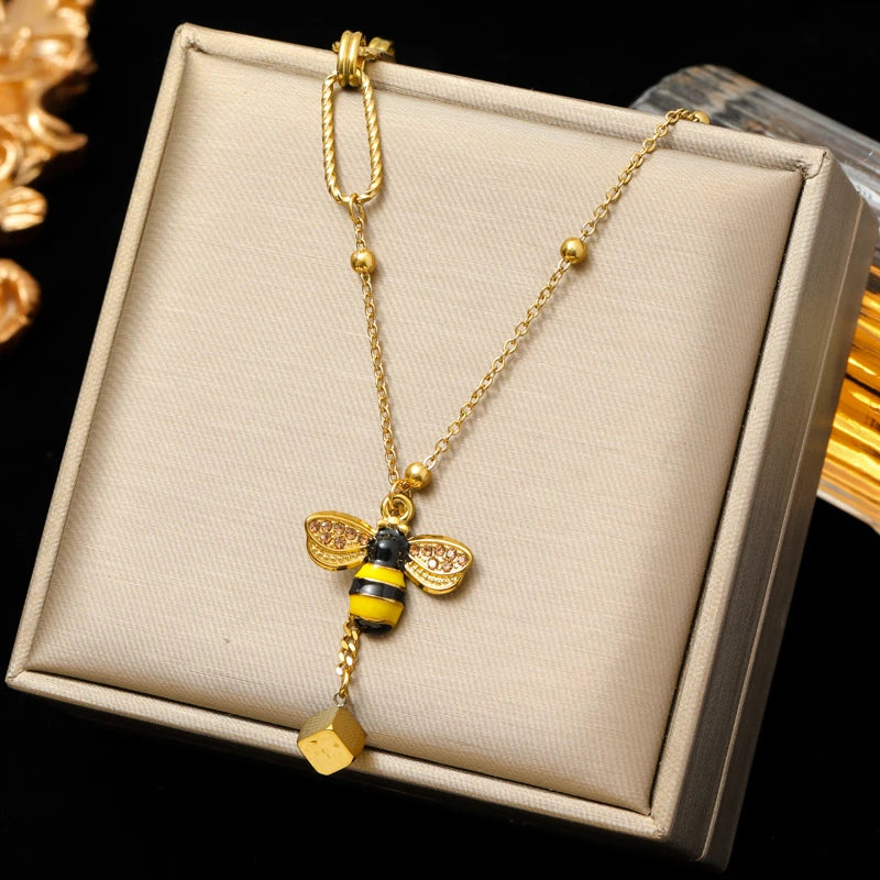 EILIECK Women's Cute Trendy Dragonfly Pendant Necklace 18K Gold-plated Stainless Steel Neck Chain Daily Water-resistant Jewelry