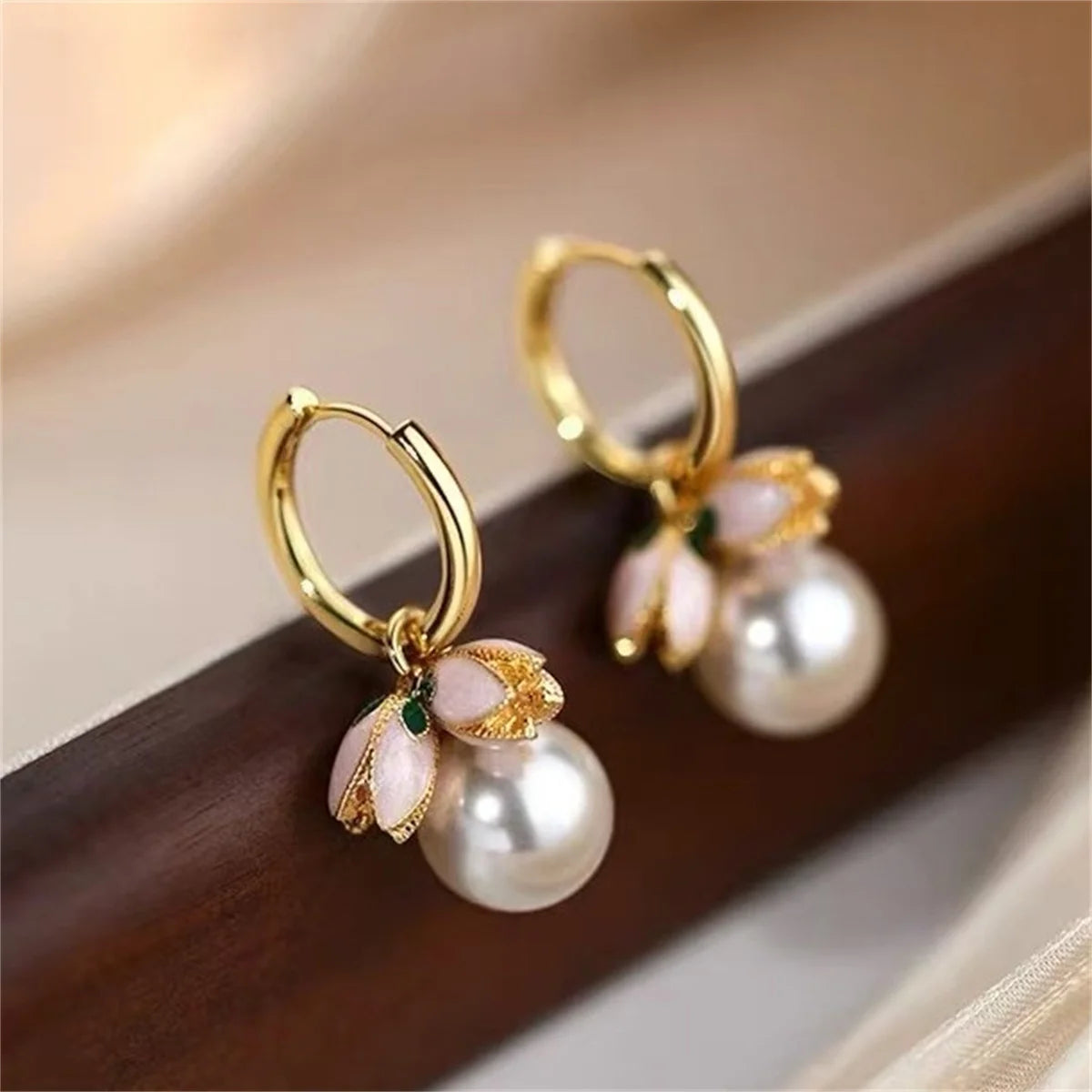 Small Flower Luxury Charm Female Round White Pearl Stud Earrings Rose Gold Color Wedding Jewelry For Women