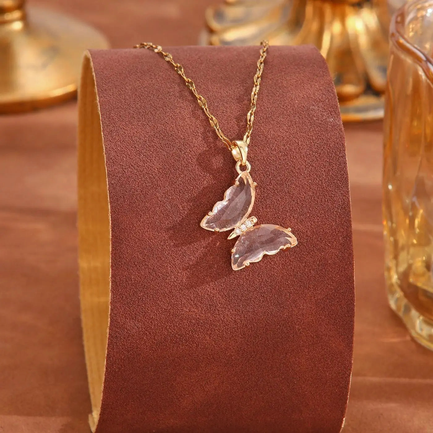 Dreamy purple butterfly zircon pendant necklace with a niche design, featuring a collarbone chain that never fades, made of tita