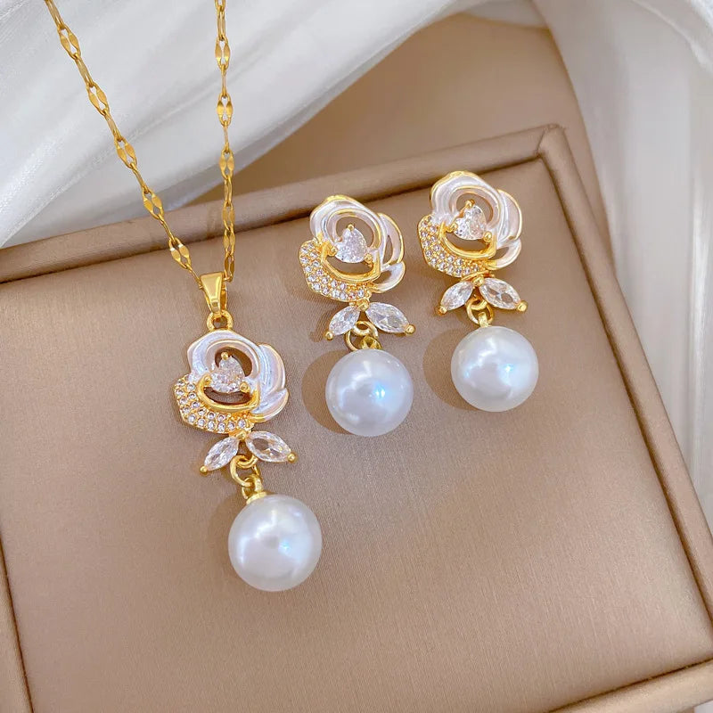 Romantic Shell Flower Pendant Necklace with Imitation Pearl Luxury Trendy Wedding Accessories Gift Aesthetic Jewelry for Women